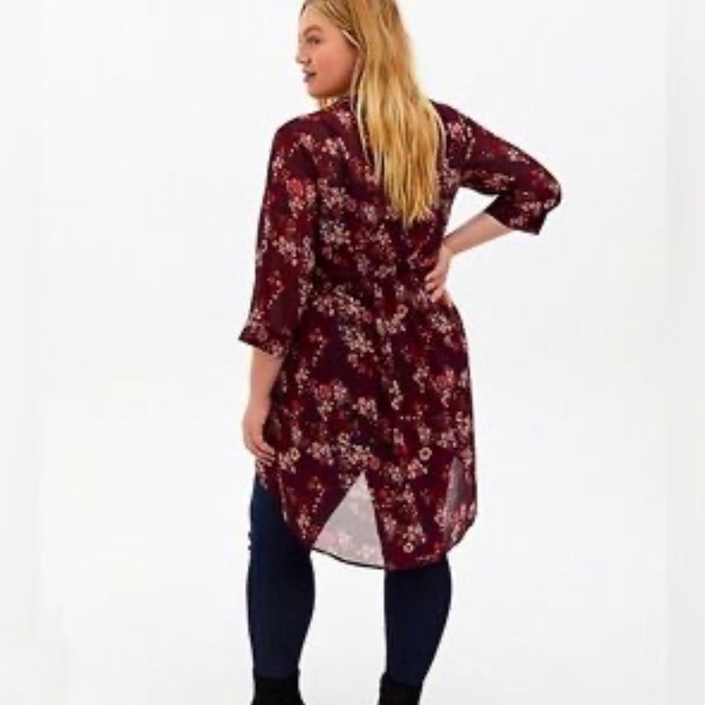 Torrid Maroon Floral Hi-Lo Chiffon Blouse Button Up V-Neck Size 10 (M/L)